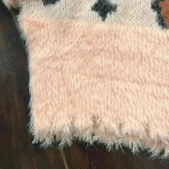 Umgee | Soft and fuzzy pink animal print pullover with puff sleeves - Picture 6 of 13